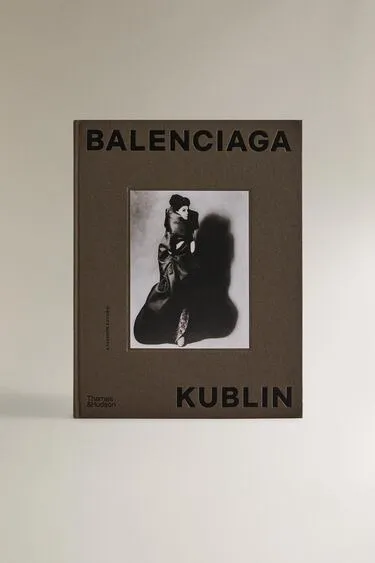 Книга BALENCIAGA KUBLIN