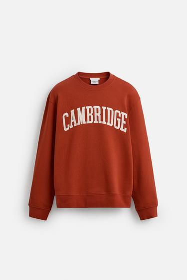 ТОЛСТОВКА С НАШИВКОЙ CAMBRIDGE ©