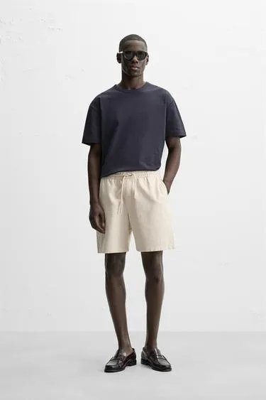 TEXTURED REGULAR FIT BERMUDA SHORTS