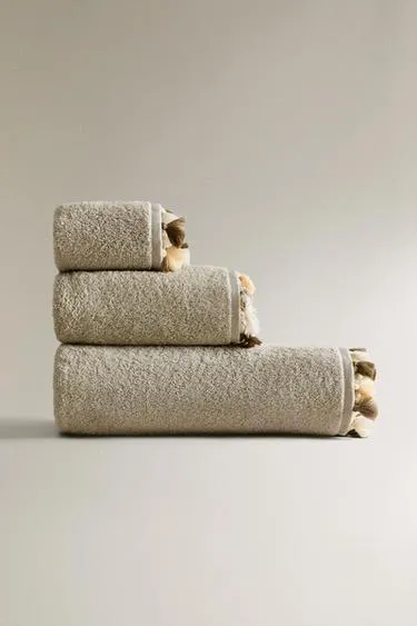 BATH TOWEL WITH TASSELS