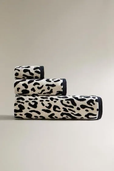 ANIMAL PRINT VELOUR BATH TOWEL