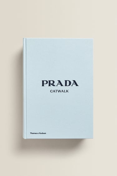 КНИГА ДЛЯ ПОДИУМА PRADA