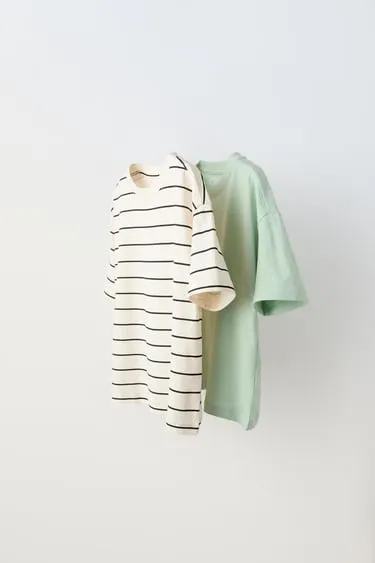 Набор из двух футболок: однотонная и в полоску