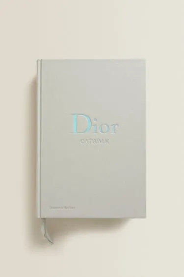 Книга для показа на подиуме DIOR