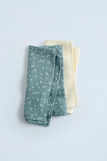 2-PACK OF LEAF PRINT MUSLINS