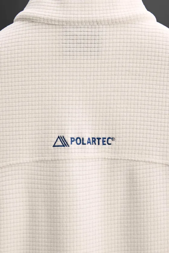 ЖИЛЕТ ИЗ РЕЛЬЕФНОЙ ТКАНИ POLARTEC ©