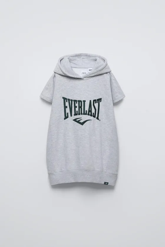 ХУДИ С КОРОТКИМИ РУКАВАМИ И НАШИВКОЙ EVERLAST®