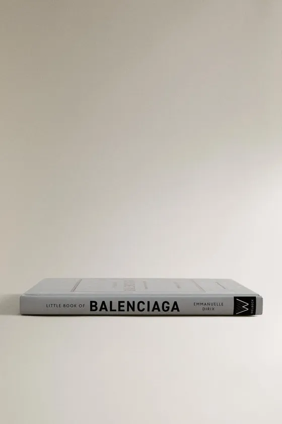 маленькая книжечка от balenciaga book