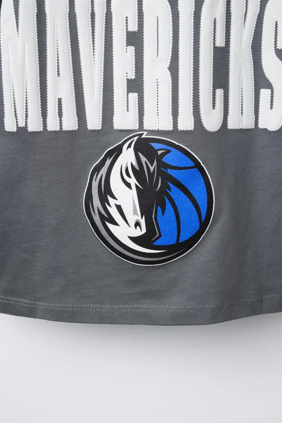 ЛОНГСЛИВ С ПРИНТОМ NBA ©DAHLES MAVERICKS