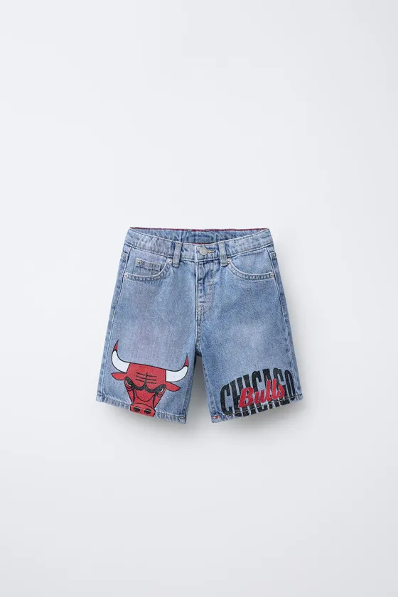 ДЖИНСОВЫЕ ШОРТЫ-БЕРМУДЫ CHICAGO BULLS NBA ©