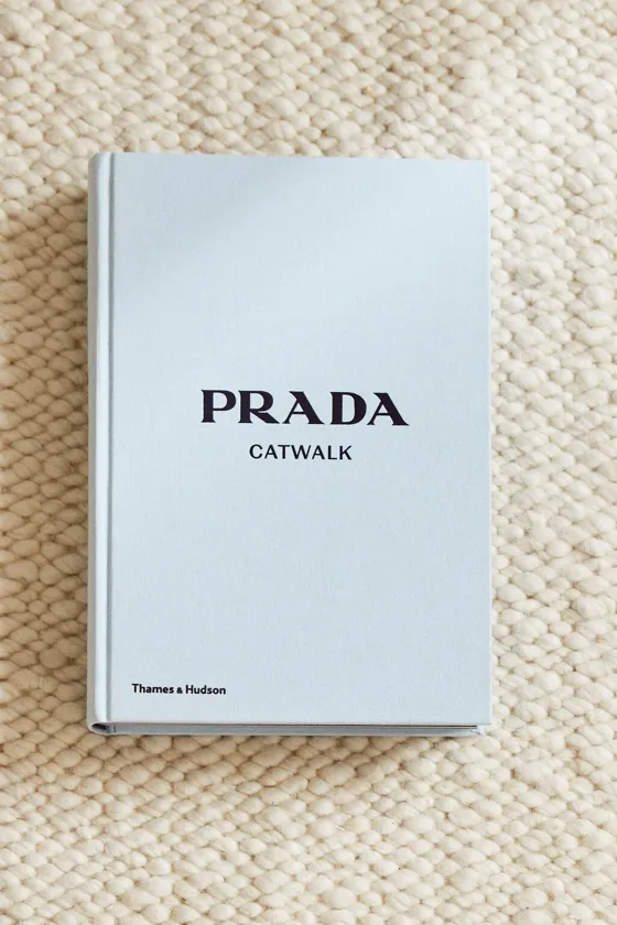 КНИГА ДЛЯ ПОДИУМА PRADA