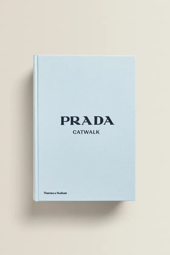 КНИГА ДЛЯ ПОДИУМА PRADA