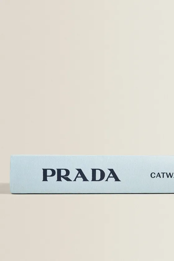 КНИГА ДЛЯ ПОДИУМА PRADA