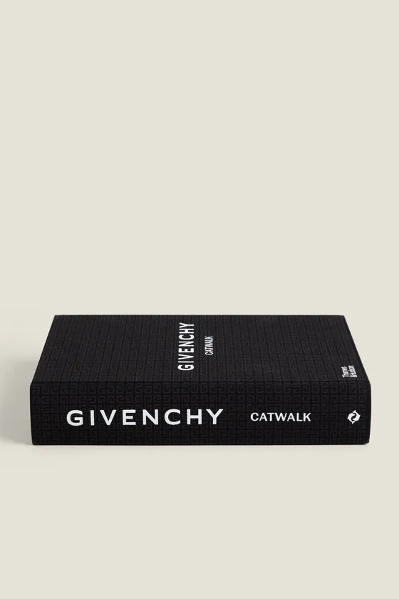 КНИГА ДЛЯ ПОДИУМА GIVENCHY