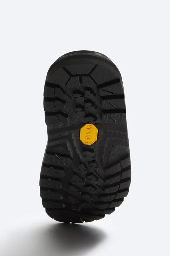 КОЖАНЫЕ САБО С ПОДОШВОЙ VIBRAM®