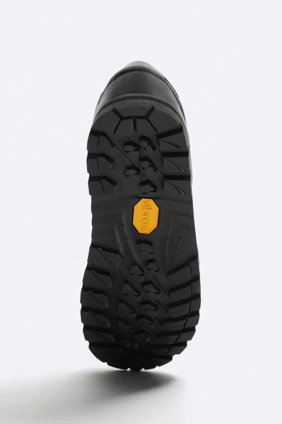 КОЖАНЫЕ КРОССОВКИ С ПОДОШВОЙ VIBRAM®