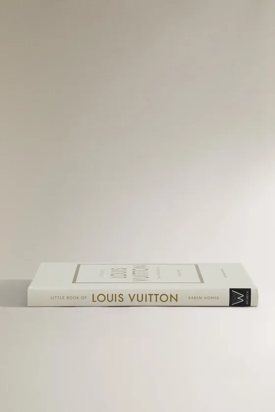 МАЛЕНЬКАЯ КНИЖЕЧКА ОТ LOUIS VUITTON