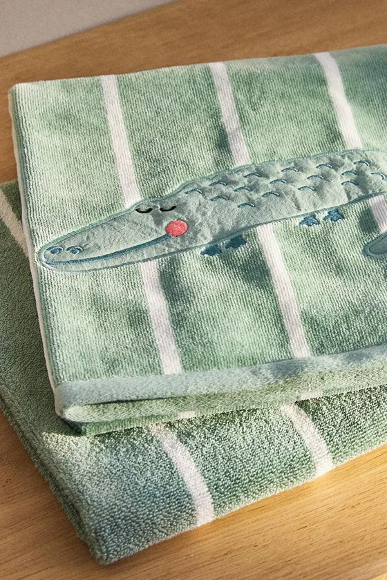 детское велюровое полотенце из крокодиловой кожи