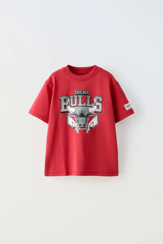 ФУТБОЛКА С ПРИНТОМ NBA ® BULLS