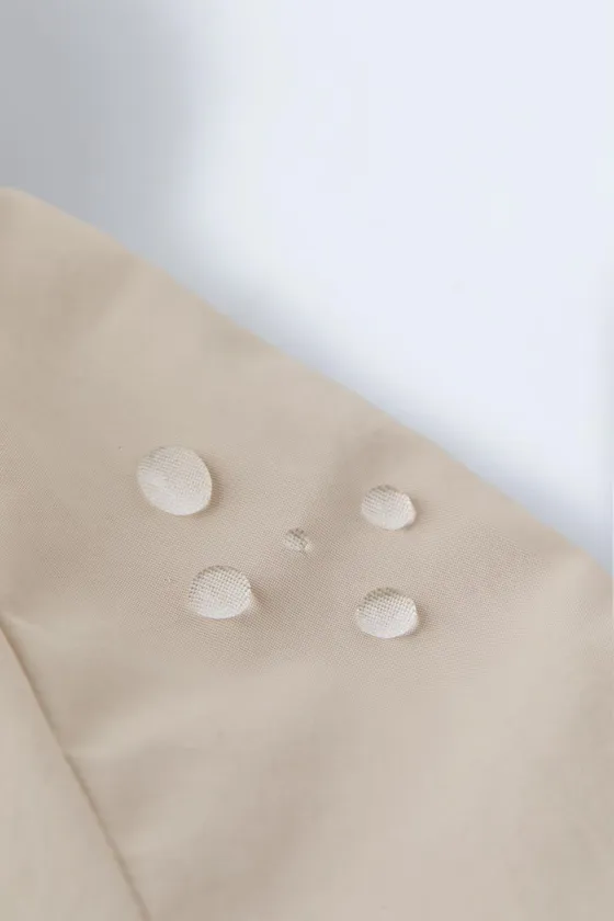 КОРОТКАЯ ПАРКА С КАПЮШОНОМ WATER REPELLENT