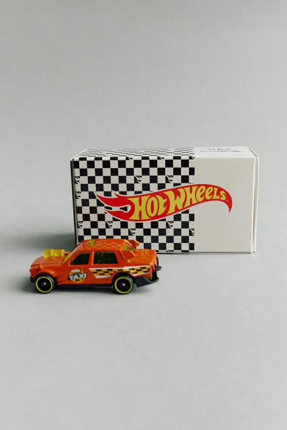 машинка-сюрприз hot wheels mattel