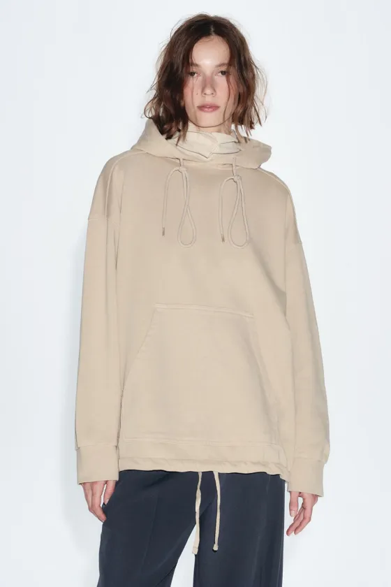 ТОЛСТОВКА В СТИЛЕ OVERSIZE С ПОТЕРТЫМ ЭФФЕКТОМ